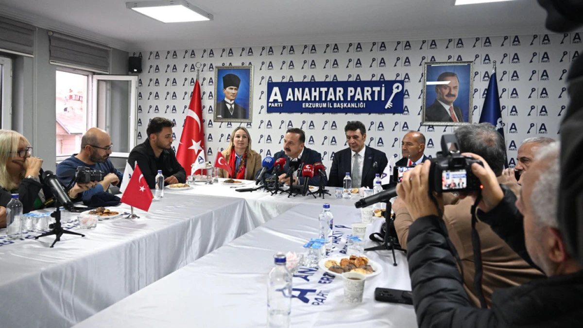 Ağıralioğlu: Öcalan’a slogan atılıyor, kimse hadsizlik etmeyin demiyor