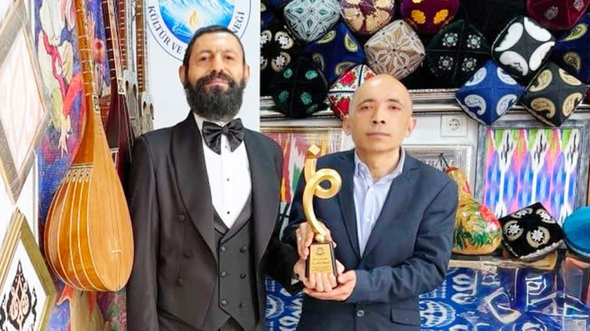 Akif Manaf &ldquo;Birlik ve Barış &Ouml;d&uuml;l&uuml;&rdquo; ile onurlandırıldı