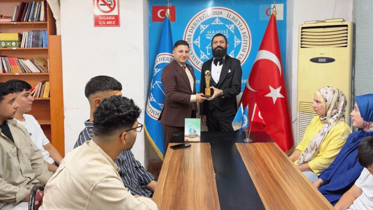 Akif Manaf &ldquo;Eğitim ve Barış &Ouml;d&uuml;l&uuml;&rdquo;ne layık g&ouml;r&uuml;ld&uuml;
