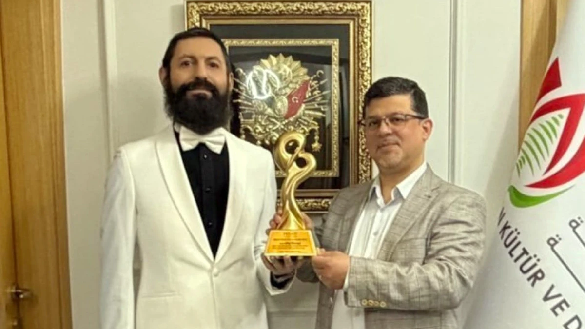 Akif Manaf &ldquo;L&uuml;bnan-T&uuml;rkiye Dostluk ve Barış &Ouml;d&uuml;l&uuml;&rdquo; ile onurlandırıldı