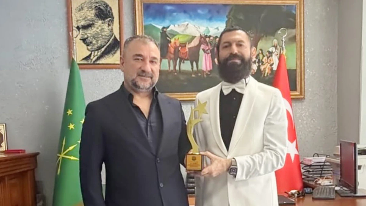 Akif Manaf&rsquo;a &ldquo;Demokrasi ve Barış &Ouml;d&uuml;l&uuml;&rdquo; verildi