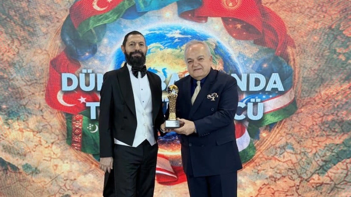 Akif Manaf&rsquo;a &ldquo;T&uuml;rk D&uuml;nyası Barış &Ouml;d&uuml;l&uuml;&rdquo; verildi