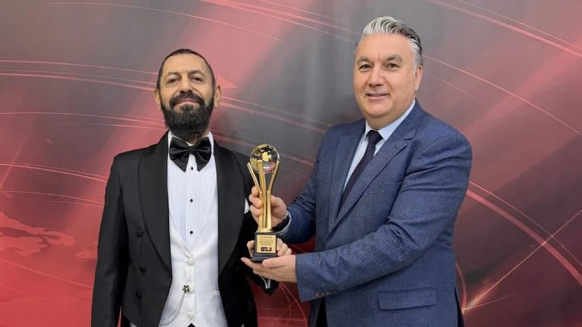 D&uuml;nyaca &uuml;nl&uuml; yazar Akif Manaf &ldquo;Cine1 Barış &Ouml;d&uuml;l&uuml;&rdquo;ne layık g&ouml;r&uuml;ld&uuml;