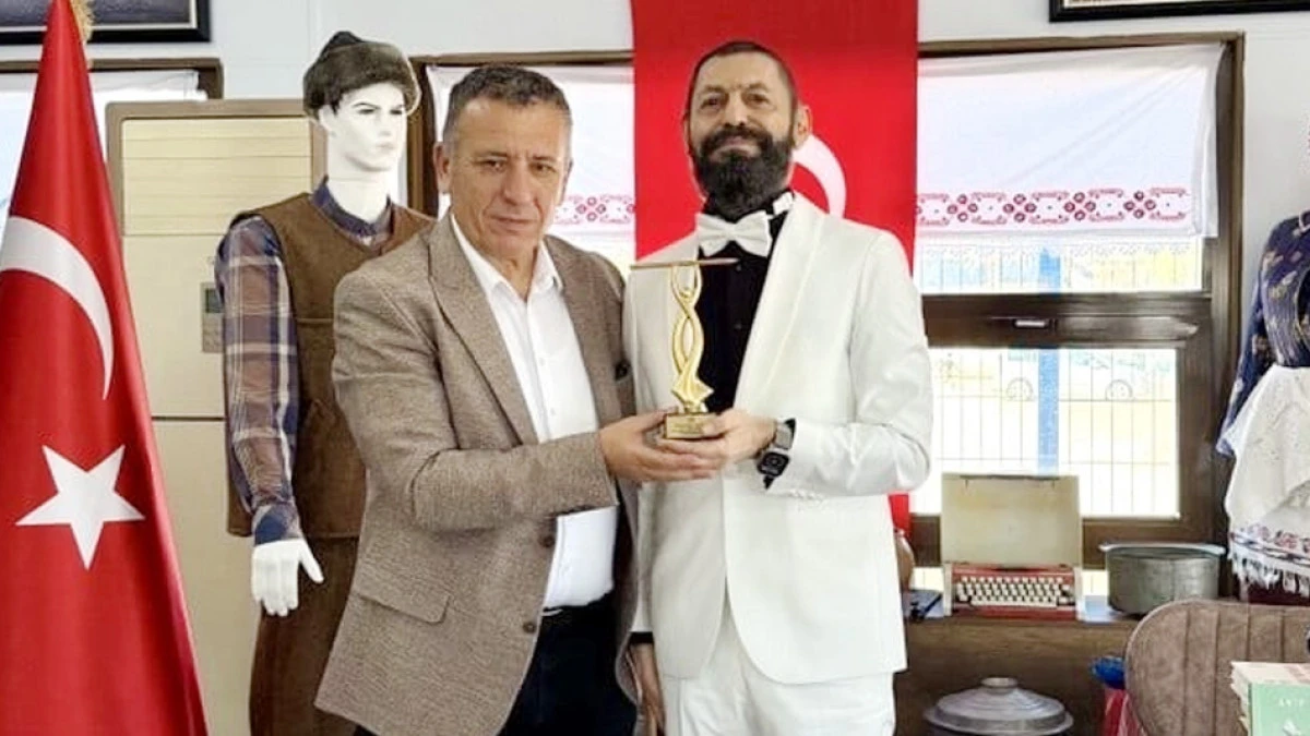 Manaf&rsquo;a B&uuml;y&uuml;k M&uuml;badele Derneği&rsquo;nden Evrensel Kardeşlik ve Barış &Ouml;d&uuml;l&uuml;