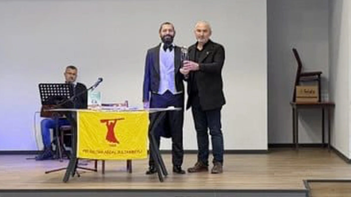 Sosyal Adalet ve Barış &Ouml;d&uuml;l&uuml; Akif Manaf&rsquo;ın